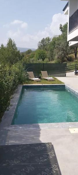 Villa Gray Pine